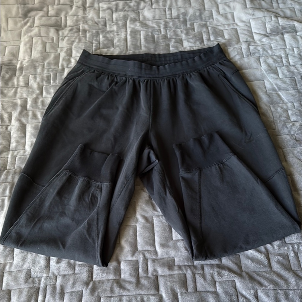 Nike Black Joggers with Drawstring Waistband and Tapered Fit